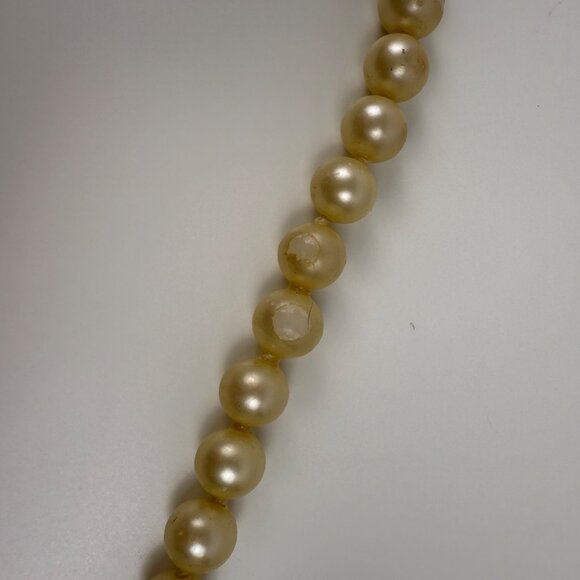 Vintage Crown Trifari Faux Pearl Necklace Gold Clasp 22” Beaded Strand - Picture 4 of 5